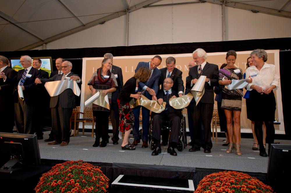 Richard DeVos with family, and President Emeritus Tom Haas, cutting the Seidman dedication ribbon.